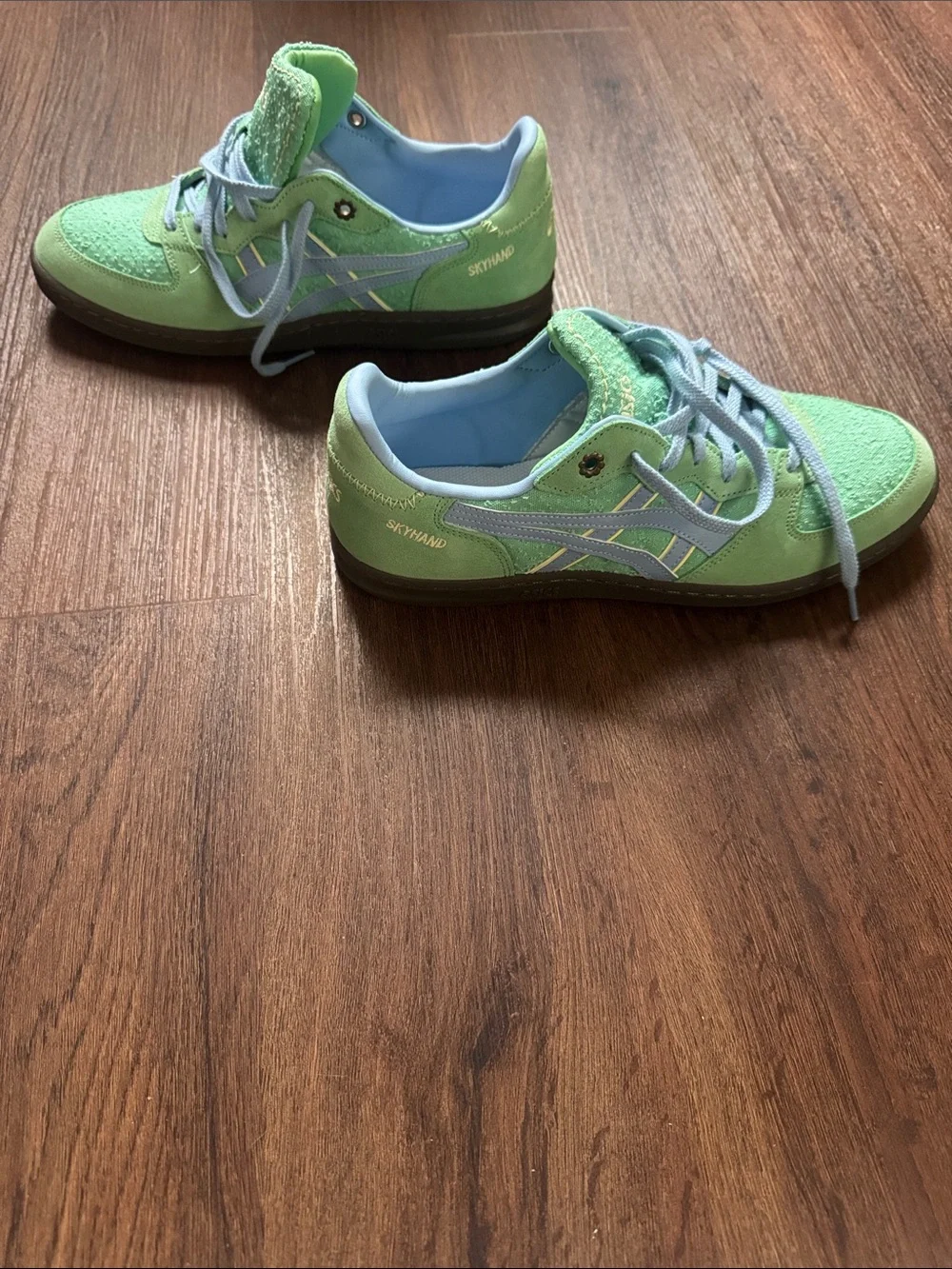 ASICS Mens Light Green and Light Blue Lace-Up Sneakers. M8.5